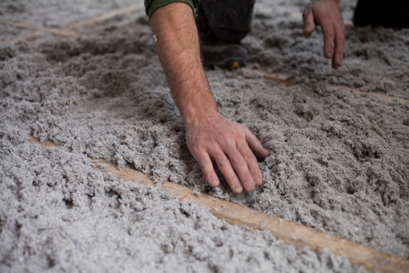Comment-isoler-avec-de-louate-de-cellulose